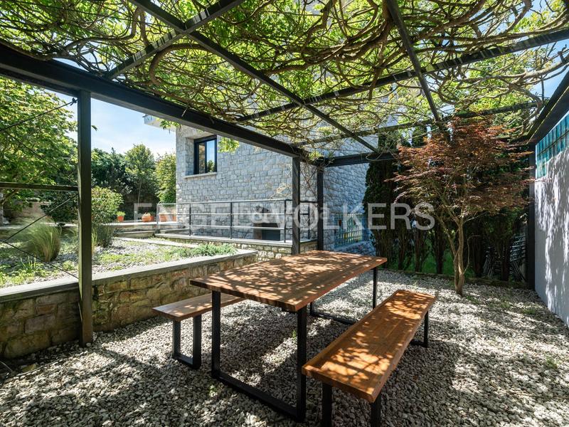 Foto a21691c7-279c-4fd1-9d8c-b8738639bc9e. House with heating parking pool in Llanes pueblo Llanes