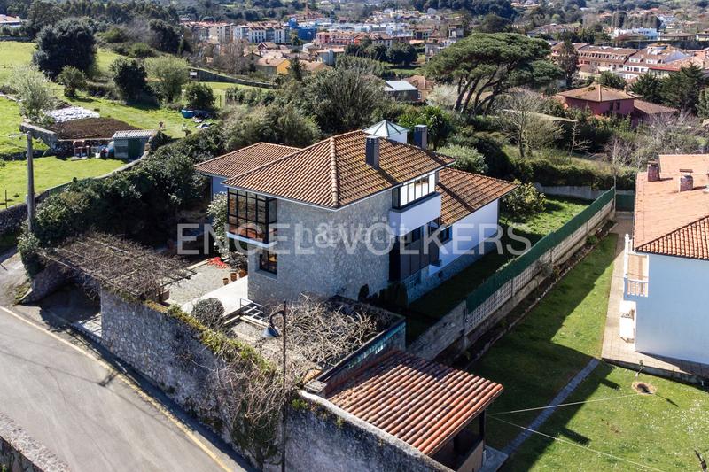 Foto b0d19210-1b1b-429e-b84e-8f7533fa9e21. House with heating parking pool in Llanes pueblo Llanes