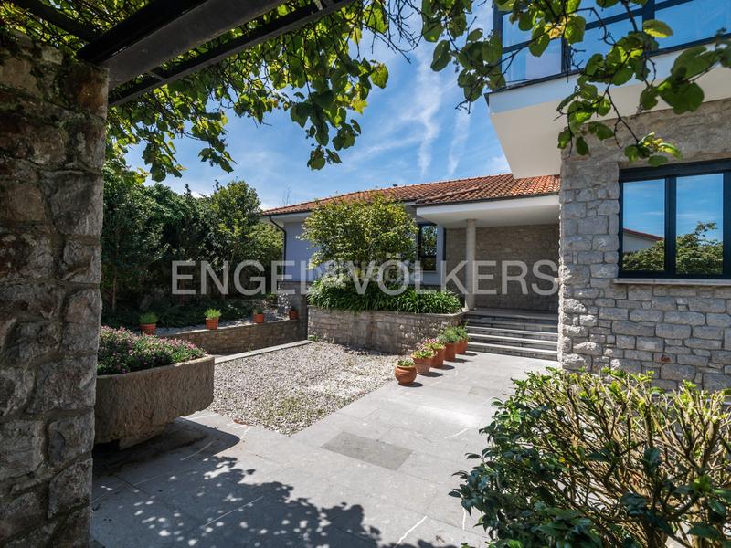 Foto d005d5d4-b9e6-4ab2-a5e3-e67a1f9528e4. House with heating parking pool in Llanes pueblo Llanes