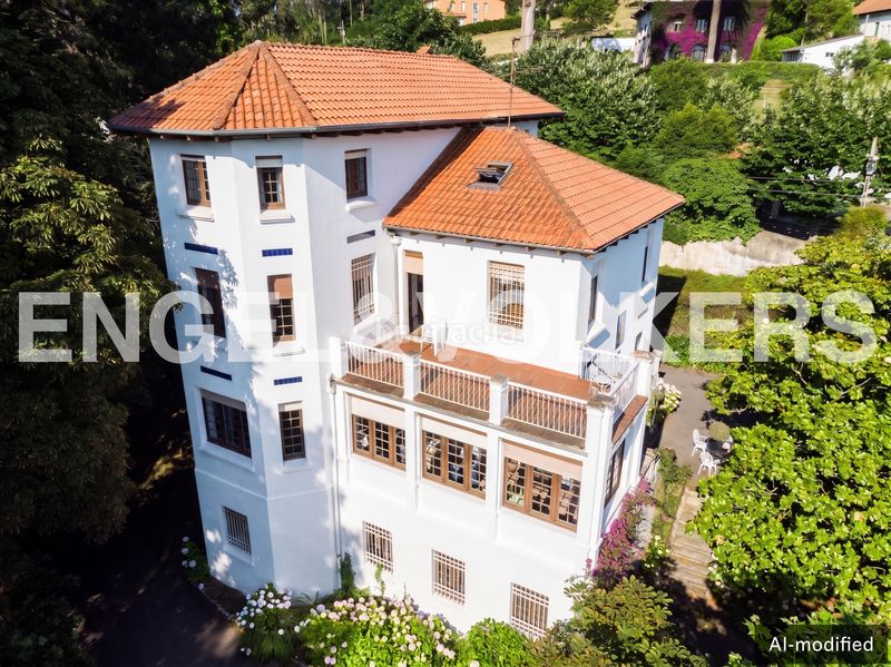 Foto 4b965881-4d17-4519-bec8-f72aedf852b0. Casa amb calefacció aparcament a Somió Gijón