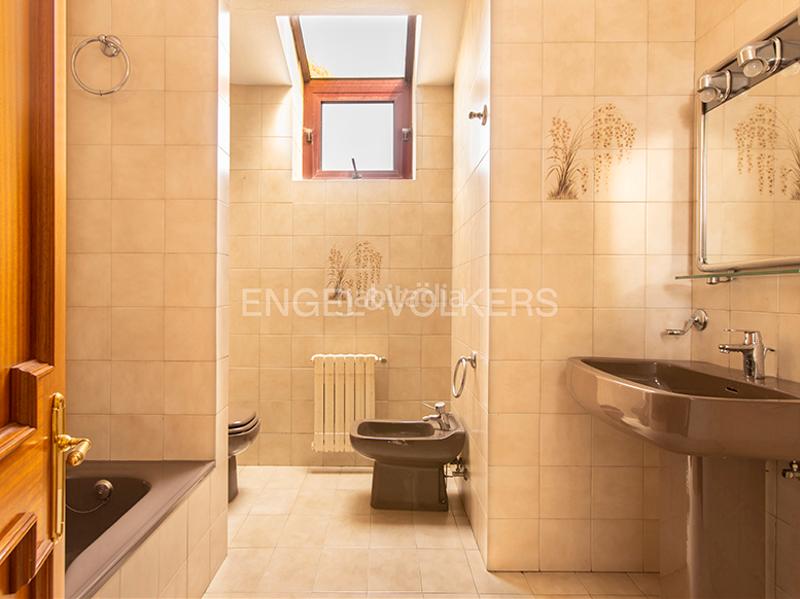 Foto 0462a33e-ad54-44b2-a6dd-f312d4a501e1. Casa con riscaldamento parcheggio in Olivares Oviedo