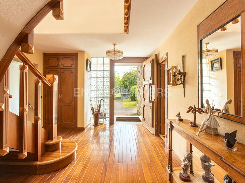 Foto 0f7c9585-c43e-42e8-a474-424665a34847. Casa con riscaldamento parcheggio in Olivares Oviedo