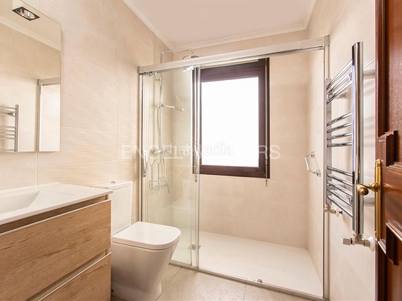 Foto 10faf5dc-7546-49fb-b86c-0235143faed7. Casa con riscaldamento parcheggio in Olivares Oviedo