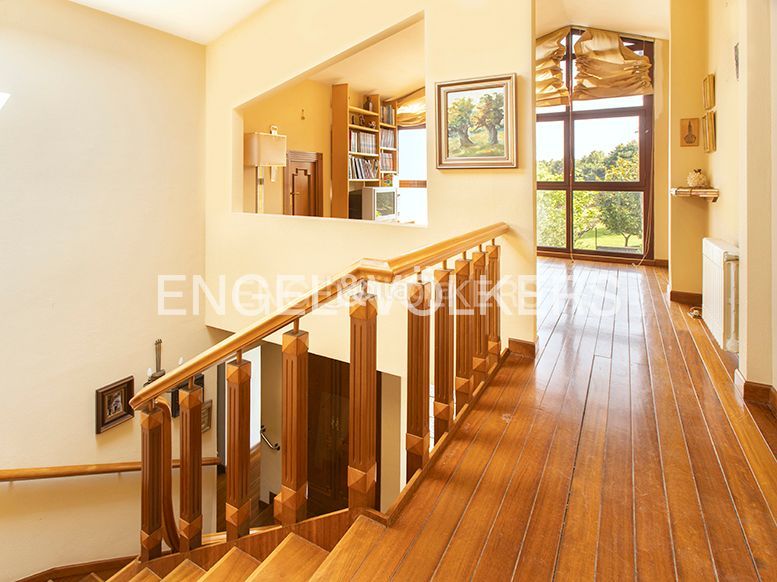 Foto 7a78b919-538f-49a8-9278-5d3d0db54988. Casa amb calefacció aparcament a Olivares Oviedo