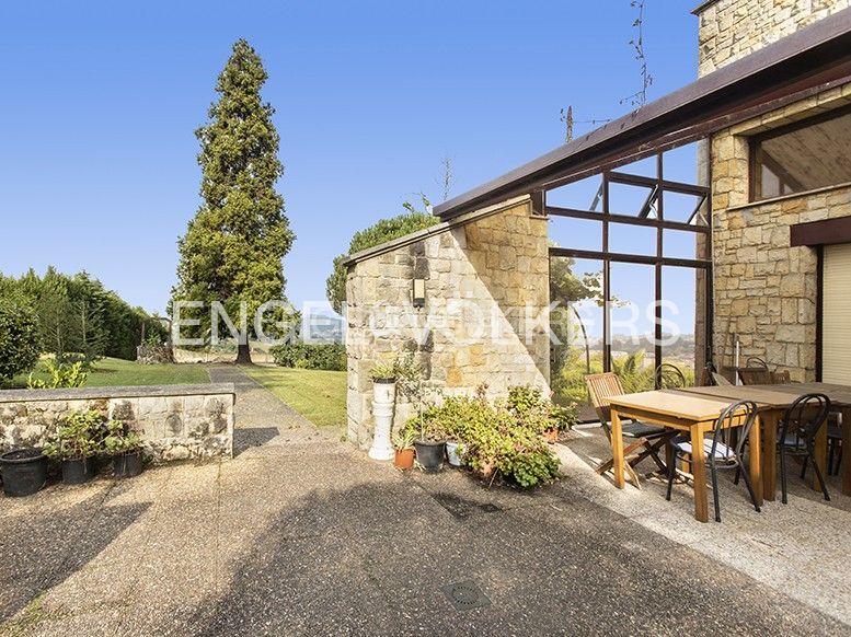 Foto ab5ee549-1a9b-45be-910a-29dfa1e28959. Casa amb calefacció aparcament a Olivares Oviedo