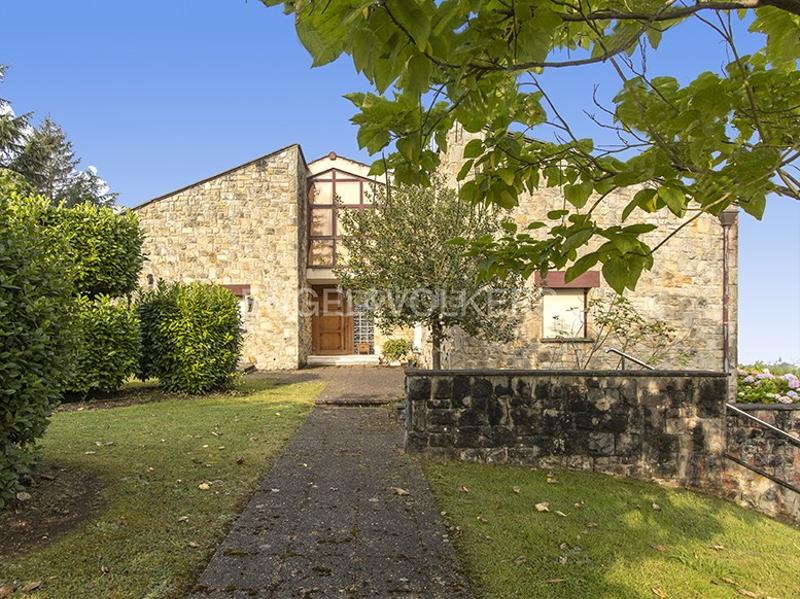 Foto c8e007a9-ccd6-40de-9703-17c329354ccd. Casa con riscaldamento parcheggio in Olivares Oviedo