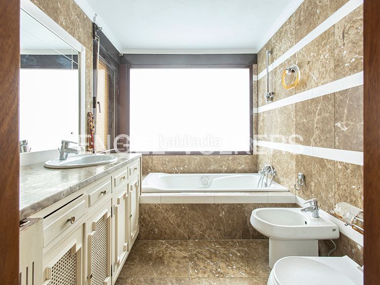 Foto fc0e947e-d159-4167-b5f9-e00eb172abc9. Casa amb calefacció aparcament a Olivares Oviedo