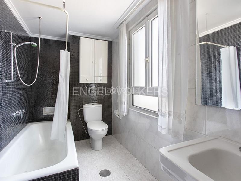 Foto 631b0bea-4e31-4ebd-9b0e-d17c60f5c029. Apartamento luminoso piso con vistas al mar en Centro Gijón