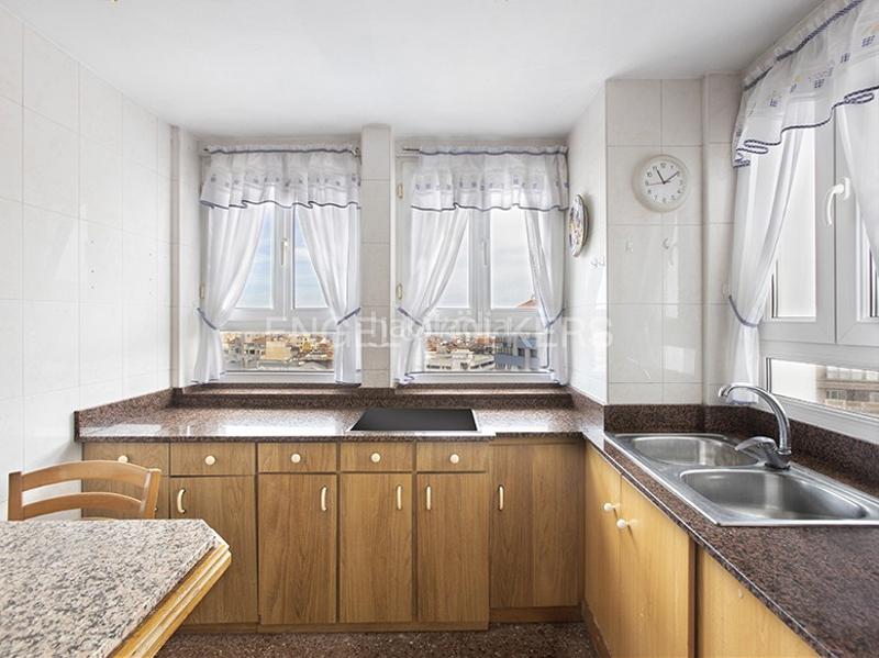 Foto 75d5b7c1-0e4a-4574-8983-b61798577d40. Apartamento luminoso piso con vistas al mar en Centro Gijón
