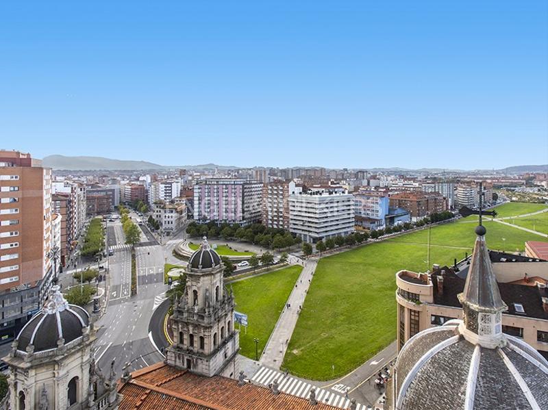 Foto 8390f961-deb7-4102-83e3-030c28328573. Apartamento luminoso piso con vistas al mar en Centro Gijón