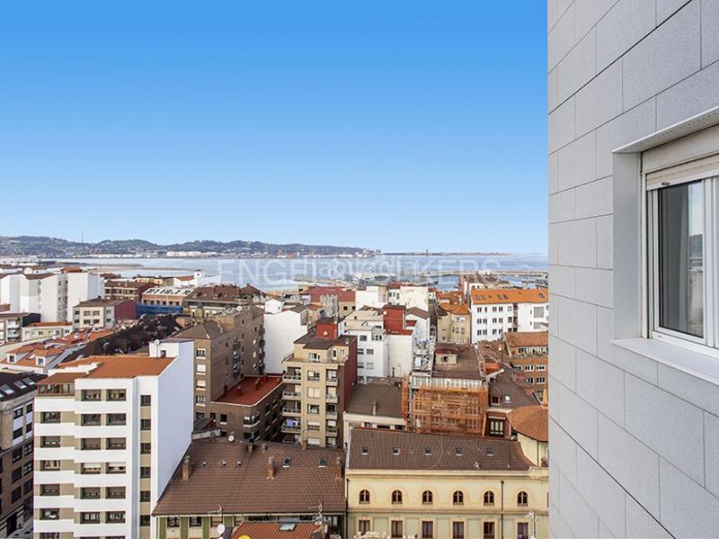 Foto cfcb9168-f129-4cd7-b89a-ac2bf1b372fd. Apartamento luminoso piso con vistas al mar en Centro Gijón