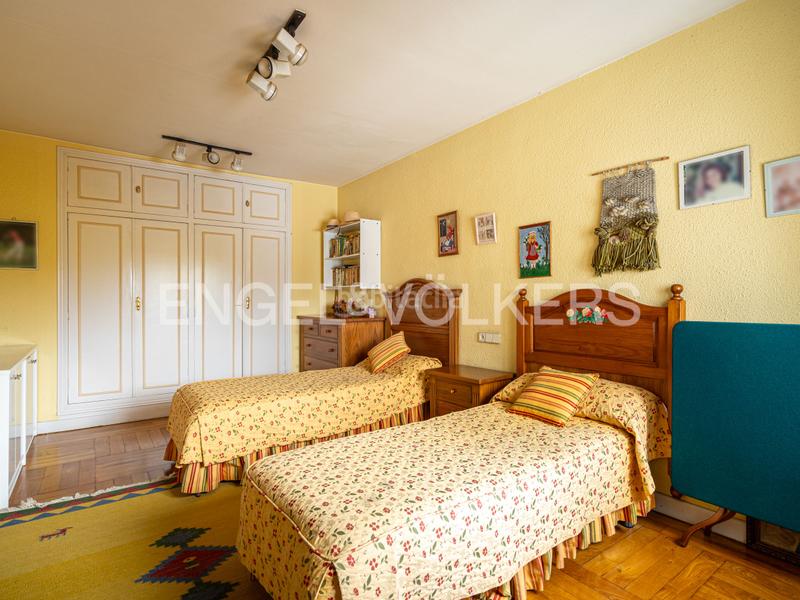 Foto b9ae2c70-2519-48d5-8374-a4b1a7fe57d6. Attico con riscaldamento in Salesas - Foncalada - Campoamor Oviedo