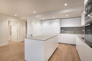 Appartement  Marqués de urquijo. Elegante piso de obra nueva con vistas laterales al mar