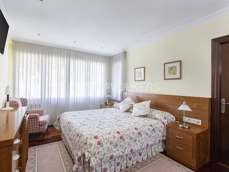 Foto 2f9f8d78-2b8b-4dc3-972e-e61409f27ea6. Maison avec chauffage parking dans Somió Gijón