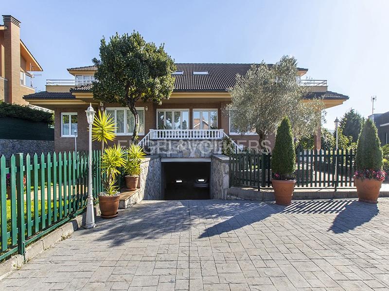 Foto decf5702-3b14-4c53-a105-8a4d8ae76444. Maison avec chauffage parking dans Somió Gijón