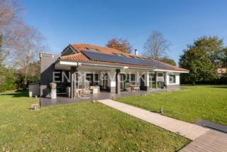 Casa a Viella-Granda-Meres. Exclusivo chalet unifamiliar con piscina en meres