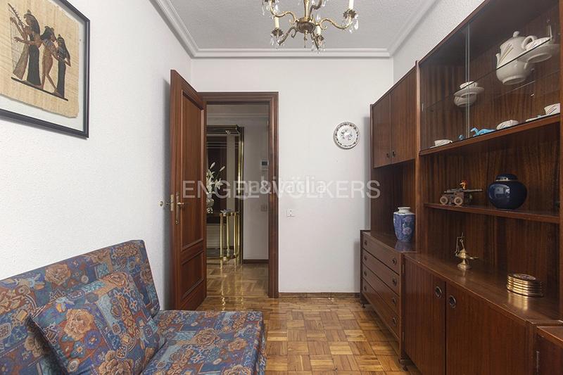 Foto 2bea9fc2-4fa2-4bda-b5e5-39bd94d67495. Apartamento piso con altura y terraza junto a la playa de san lorenzo en Gijón