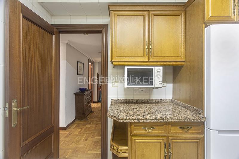 Foto 8a9c1fa9-c031-47ff-8f0b-4230dbd28a98. Apartamento piso con altura y terraza junto a la playa de san lorenzo en Gijón