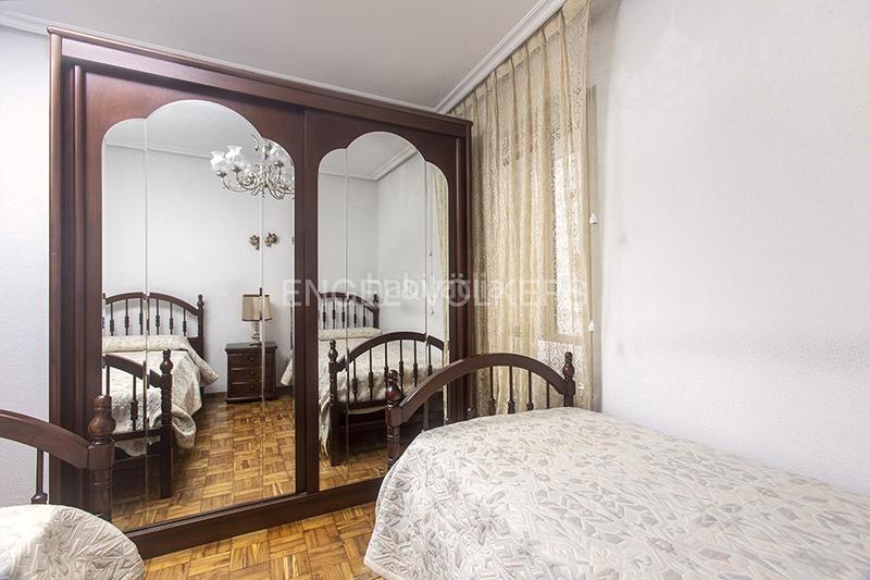 Foto add00fb4-566a-4b2d-986e-34937b54807a. Apartamento piso con altura y terraza junto a la playa de san lorenzo en Gijón