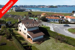 Maison à Somió. Chalet en somió playa en excelente ubicación