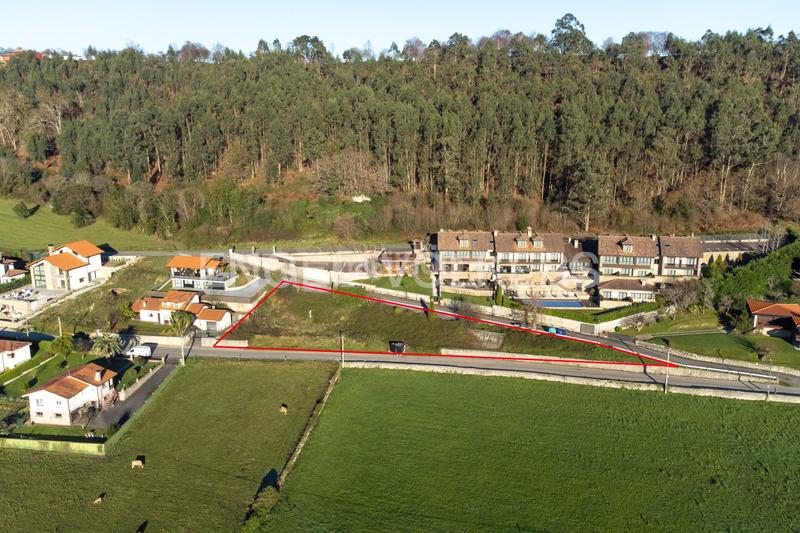 Foto 51968dab-6204-4fcf-9e0d-2dd9951c6cb1. Terreno residencial preciosa parcela edificable con vistas al cuera en andrín en Llanes