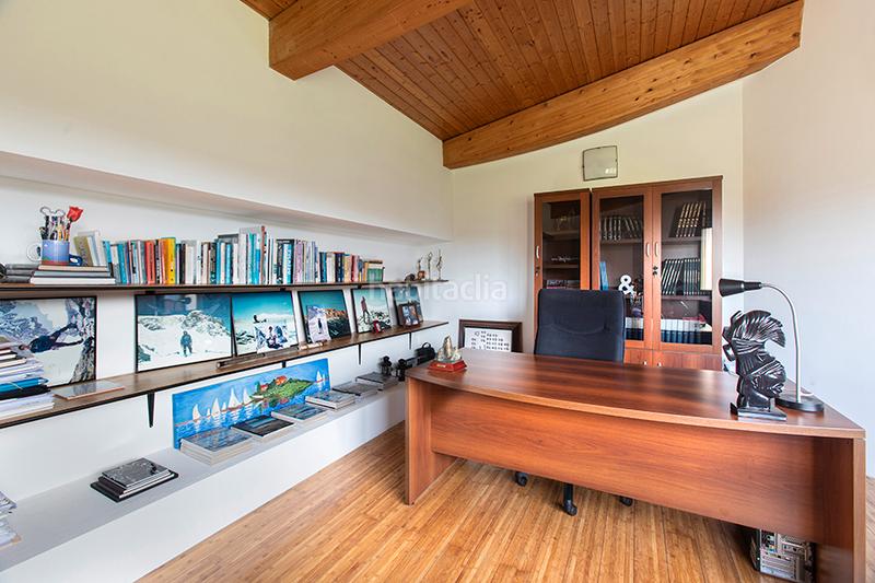 Foto a722f1ab-b854-4e94-ba35-5586310063f0. Casa  de diseño en castiello de Bernueces, en Gijón