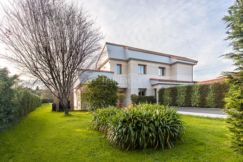 Foto c2e31e8d-7f4d-4b17-803e-2109ba5e7cb1. Casa  de diseño en castiello de Bernueces, en Gijón