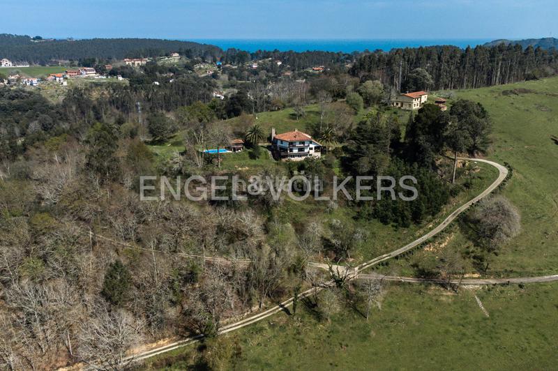 Foto 517f541d-a17e-41b3-a993-c635fe7c0ab5. Masia amb calefacció aparcament piscina a Ribadesella