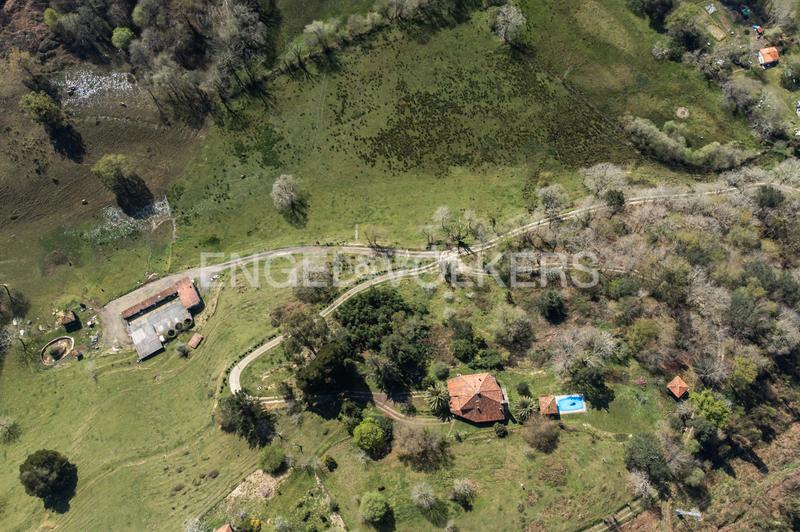 Foto a2e5c95d-7731-4a88-bca4-57e586c45add. Masia amb calefacció aparcament piscina a Ribadesella