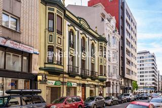 Apartment in Centro. Amplio piso de techos altos en icónico edificio en pleno centro