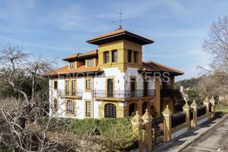 Casa  Nueva. Exclusivo chalet indiano en nueva de llanes