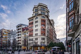 Dachwohnung in Centro. Sueño panorámico en gijón con amplias terrazas.
