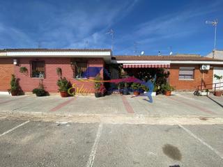 Casa adossada  Plaza de la zarzuela. Adosado en venta en villacañas