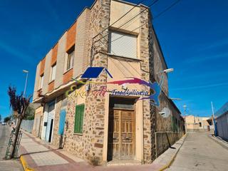 Casa a Calle río miño 80. Oportunidad de vivienda con negocio en la avenida principal de v