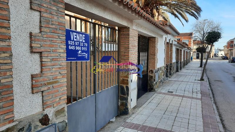 Foto 031c45b2-f53c-4d2a-9678-17e21e438a12. Casa adossada a avenida de la paz 68 a Villacañas