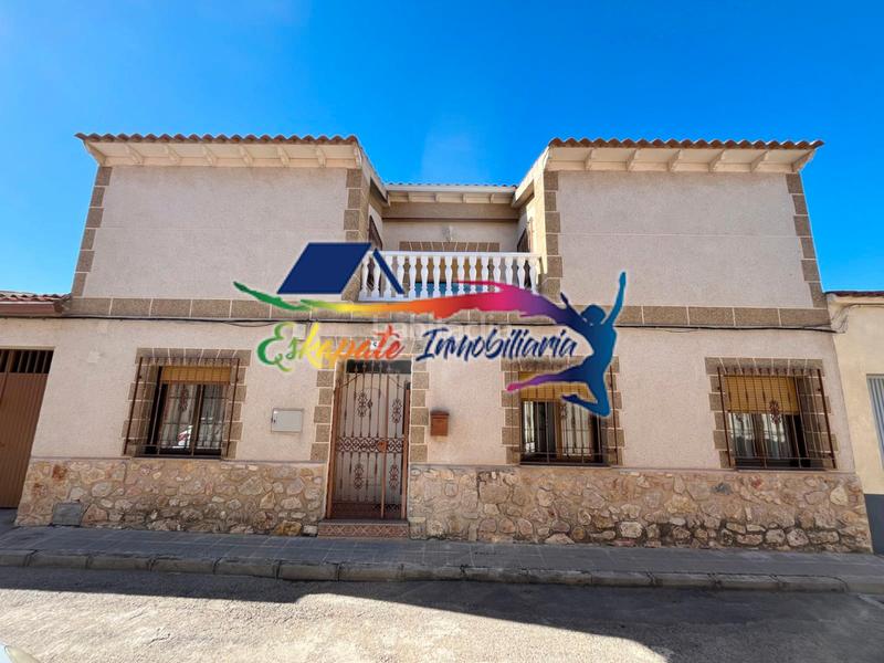 Foto f9ab5729-af55-452b-ab5f-e5a1bda39157. Xalet amb calefacció a Villacañas