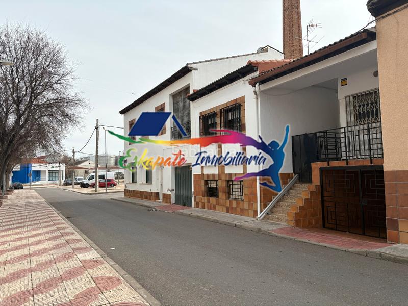 Foto 7e244356-486e-4a1f-bd93-958540ae14e6. Casa adossada a paseo enamorados 18 a Villacañas