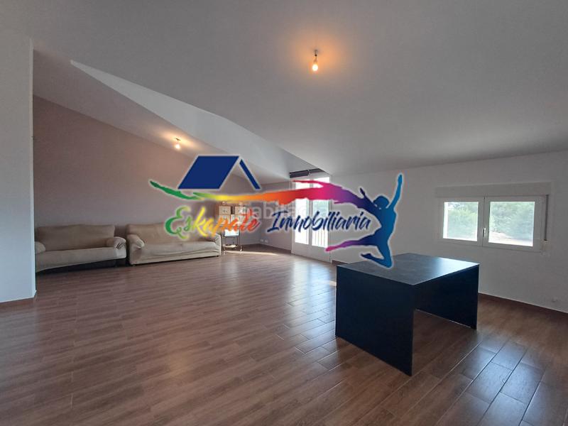 Foto 099d2578-e890-4ddf-b543-9fb17c8f194c. Casa bifamiliare con camino riscaldamento piscina in Villacañas