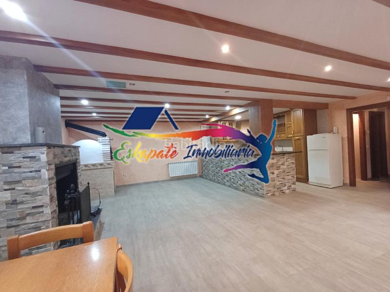 Foto af0312f2-9b5d-4484-bc2f-0f17aa662a0a. Casa bifamiliare con camino riscaldamento piscina in Villacañas