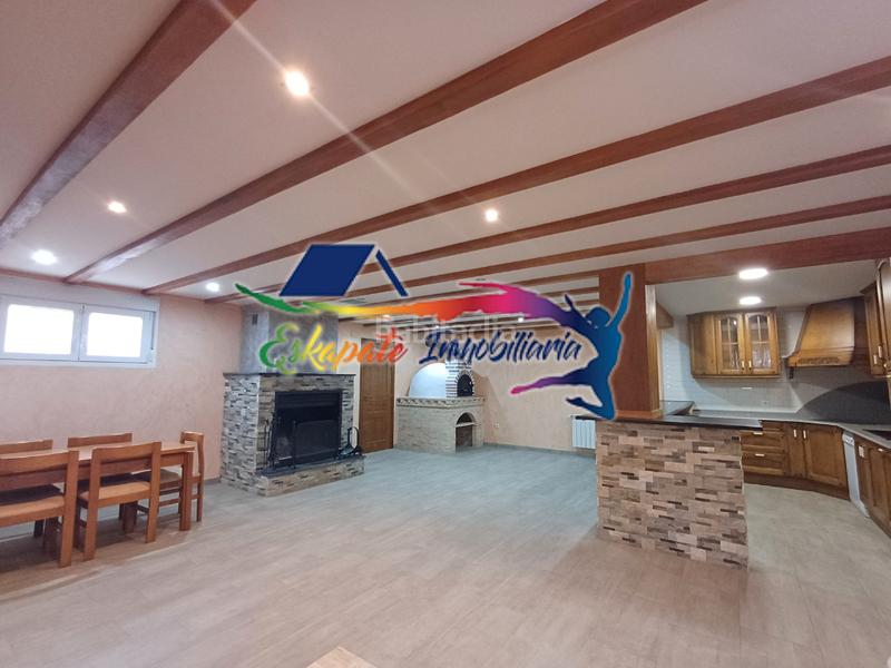 Foto d50743fc-a086-4f56-90bc-49c69bfb9fec. Casa bifamiliare con camino riscaldamento piscina in Villacañas