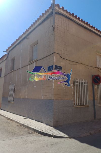 Foto f99f4d69-c615-4d37-9921-4fcfa711cd22. Casa a calle la virgen 91 a Villacañas