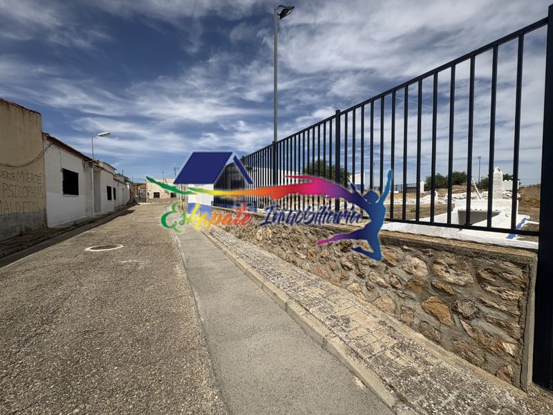 Foto eb74fd2b-6a57-4722-9816-eaf22ce87569. Casa amb aparcament a Villacañas