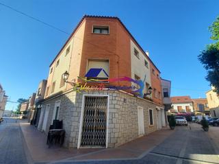 Xalet a Plaza constitución 2. Vivienda con local comercial en el centro de villacañas