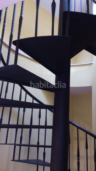 Foto 1bc64038-670e-4dd2-9d6b-0d5e192e73c6. Casa adossada amb calefacció a Centro Avilés