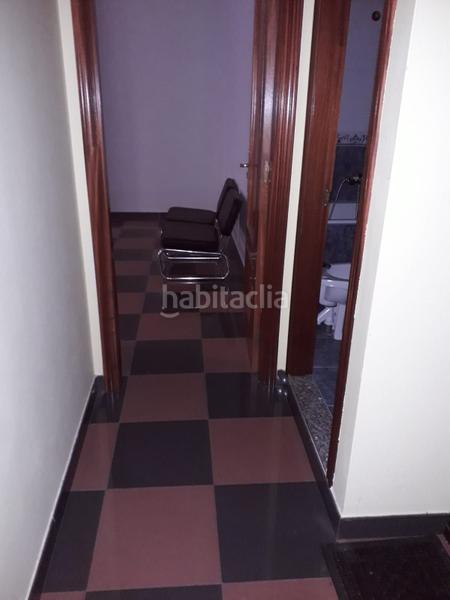 Foto 4e26ec2b-2001-4e8c-85ff-ad582b77d935. Alquiler oficina alquiler de oficina .
situada en planta 1ª con 70 m2.
dispone de aseo.
comunidad: 95 euros/mes ( agua incluida). en Avilés