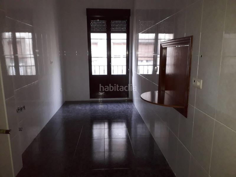 Foto cb4a81dc-8f76-4db6-996c-452fb313019e. Alquiler oficina alquiler de oficina .
situada en planta 1ª con 70 m2.
dispone de aseo.
comunidad: 95 euros/mes ( agua incluida). en Avilés