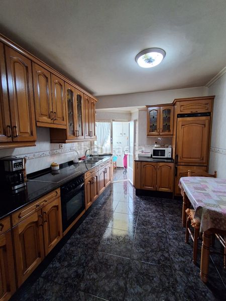 Foto ae4f3556-e108-4827-afdb-7c8d1f540270. Rent flat with heating parking in Centro Avilés