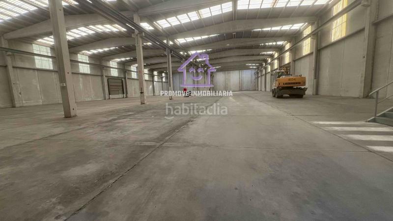 Foto b98b65bd-4844-46c3-9e48-1985641f6ff8. Rent industrial building in Oseiro Arteixo