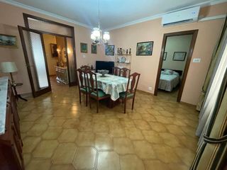 Casa  Carrer d'alexander bell. Se vende casa 2 plantas, parking, terraza y 6 habitaciones