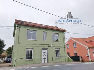 Chalet  Avenida francisca herrera. Chalet en pleno centro del concello de oleiros!!